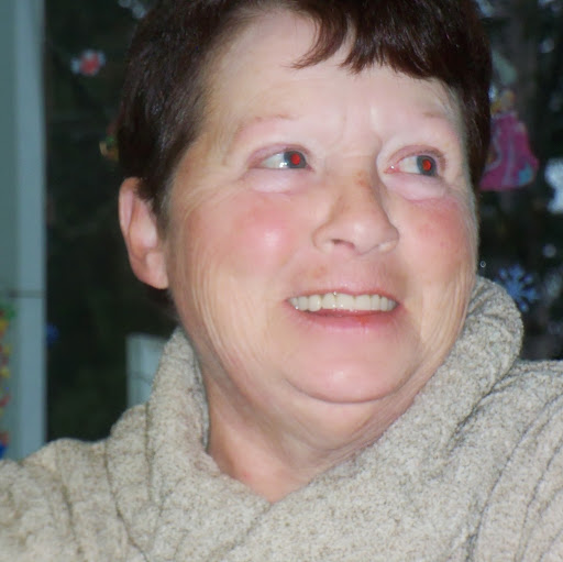 Louise Lambert Photo 8