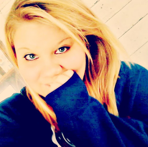 Lindsey Lowe Photo 5