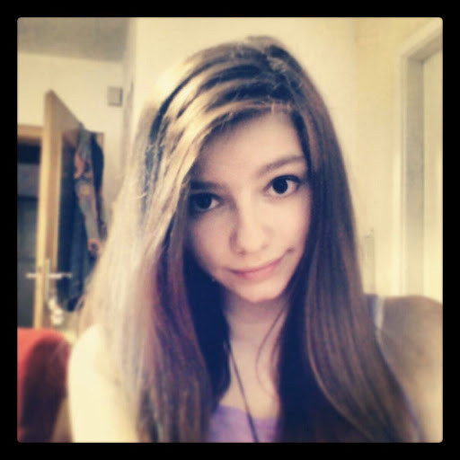 Julia Winter Photo 16