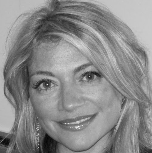 Suzanne Lynn Photo 7