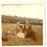 Elizabeth Charles Photo 34