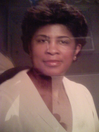 Shirley Holmes Photo 32
