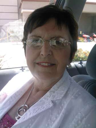 Karen Hunt Photo 32