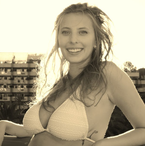 Melanie Saunders Photo 44