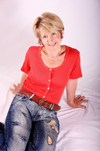 Diane Rhodes Photo 27
