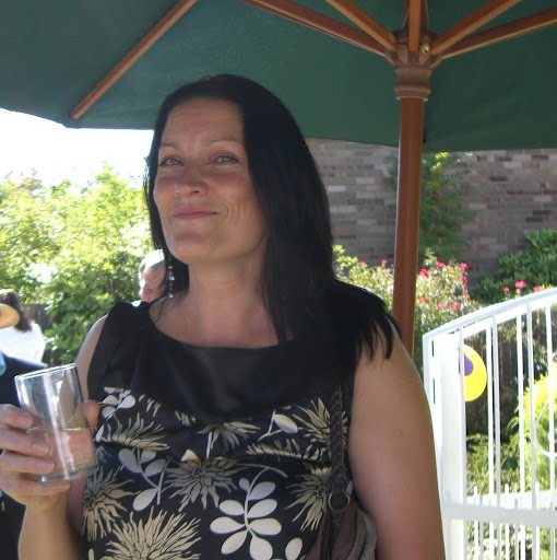 Julie Devlin Photo 33