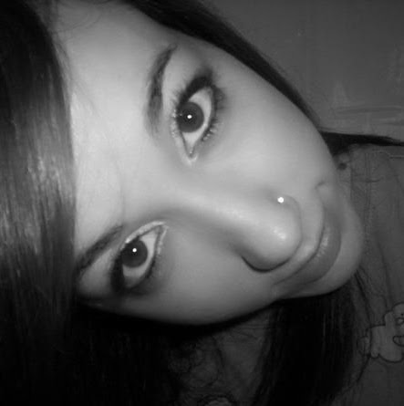 Julia Welch Photo 12