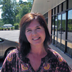 Lisa Ryan Photo 44
