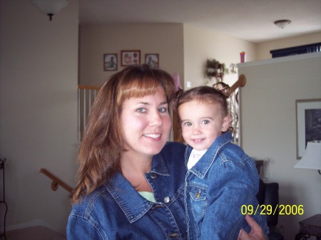 Angela Holland Photo 26
