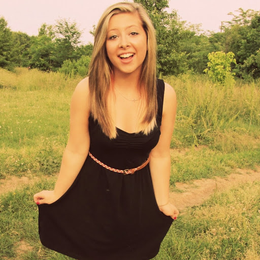 Emmie Howell Photo 8