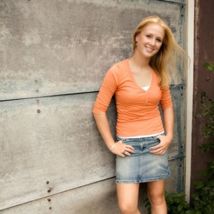 Sarah Andrews Photo 21