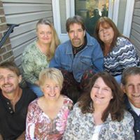 Julie Watts Photo 16