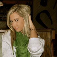 Hailey Carter Photo 17