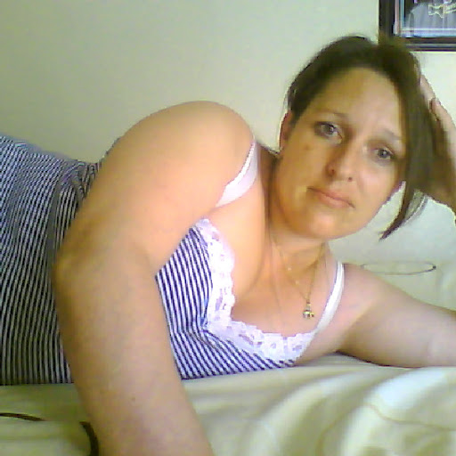 Leanne Lewis Photo 31