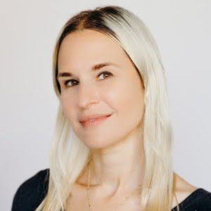 Sarah Metzger Photo 10