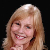 Louise Miller Photo 26