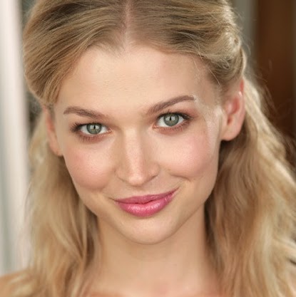 Julia Burrows Photo 22