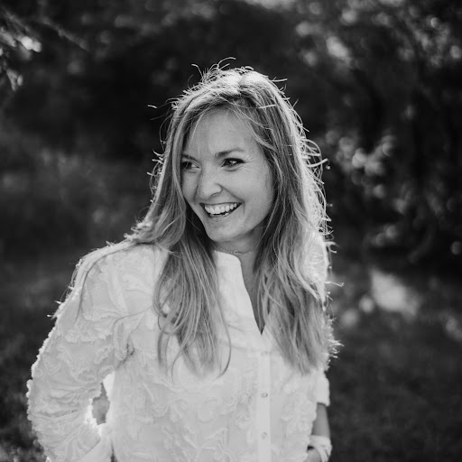 Leah Robbins Photo 5