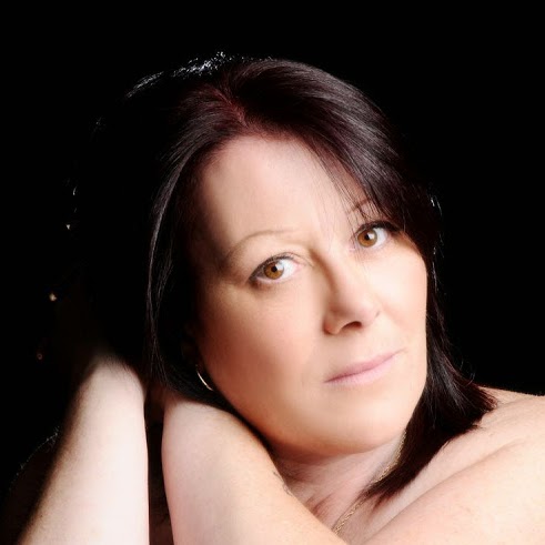 Lesley Adams Photo 9