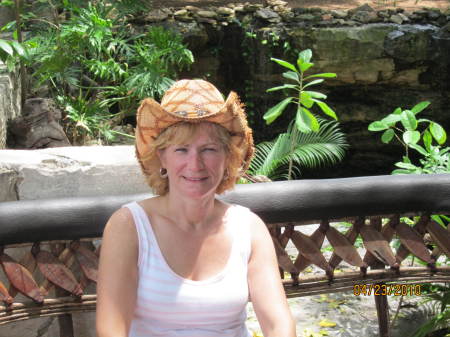 Deborah Saunders Photo 24