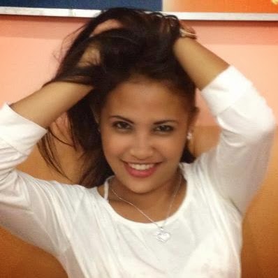 Melanie Paredes Photo 23