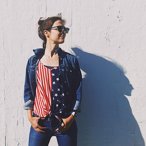 Elizabeth Bloom Photo 22