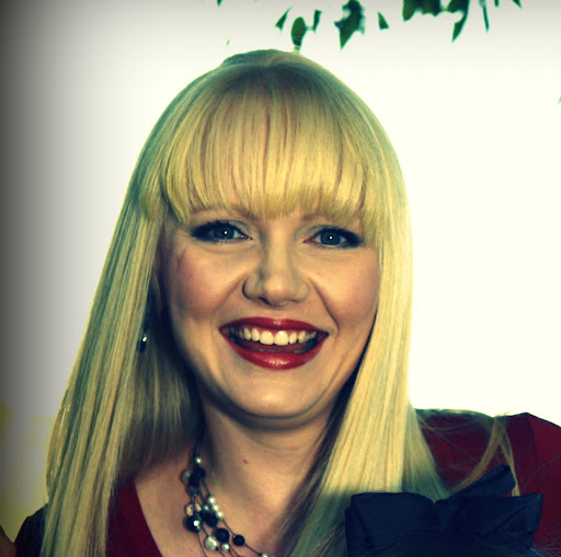 Angela Ferguson Photo 40