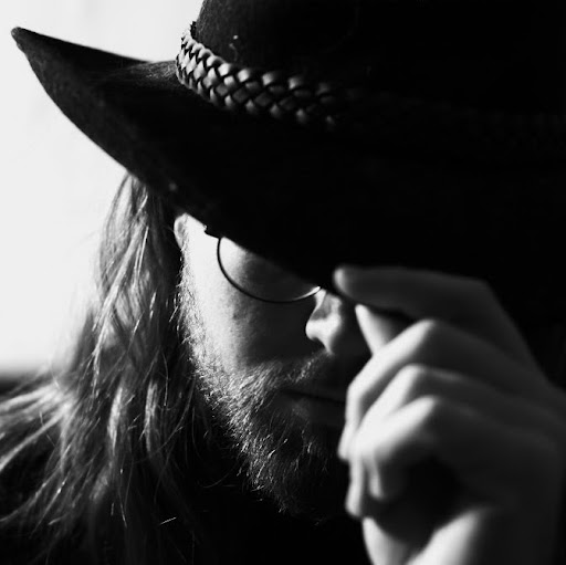 Tom Larsen Photo 1