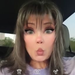 Michele Winter Photo 27