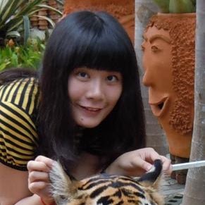 Heather Chen Photo 25