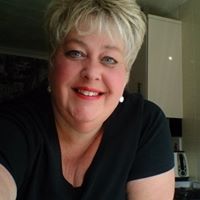 Paula Farrow Photo 9