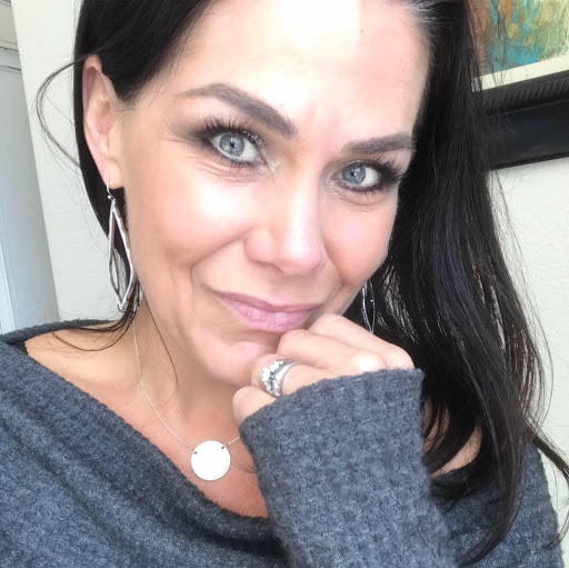 Naomi Olson Photo 26