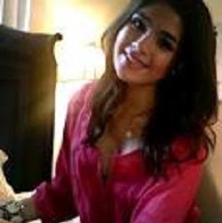 Stephanie Hamilton Photo 29