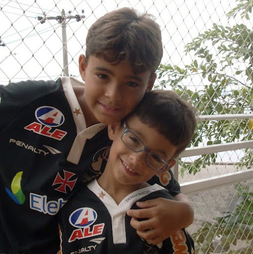 Hugo Iglesias Photo 9