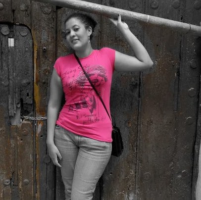 Julie Fernandez Photo 40