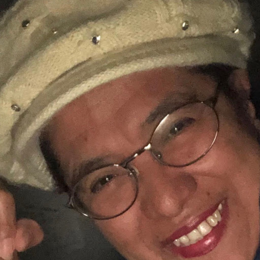 Elizabeth Bernal Photo 34