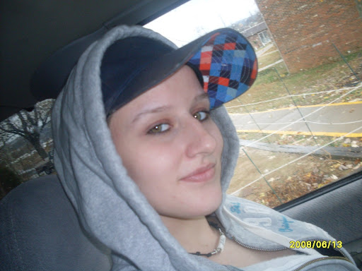 Julia Vaughn Photo 35