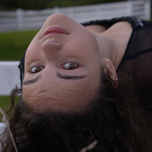 Alexandra Barnes Photo 17