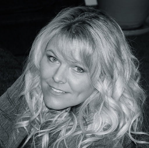 Maria Buckley Photo 15