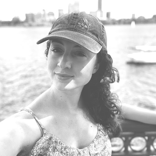 Anna Gibson Photo 16
