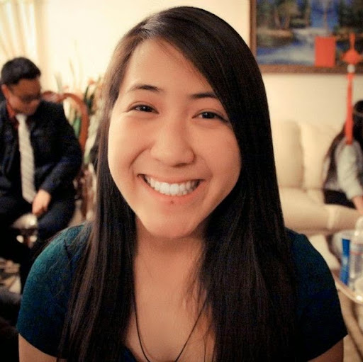 Angela Hoang Photo 26
