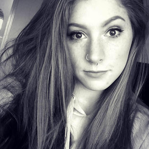 Danielle Field Photo 24
