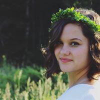 Emily Cameron Photo 34