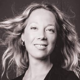 Julie Lambert Photo 42