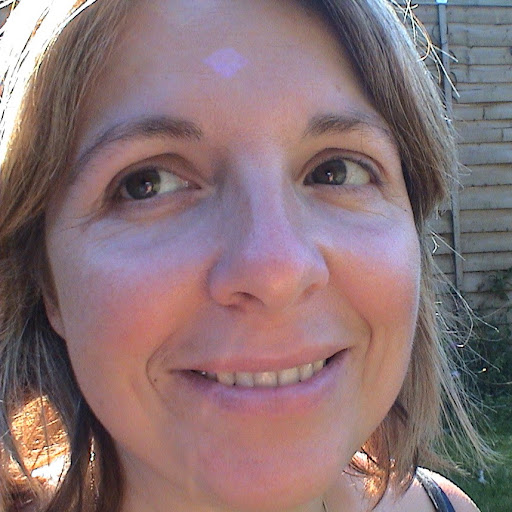 Louise Miles Photo 9