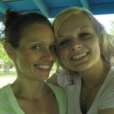 Sara Hutchison Photo 30