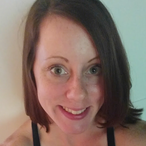 Amy Larson Photo 30