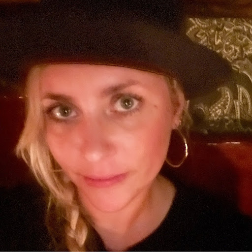 April Larsen Photo 11