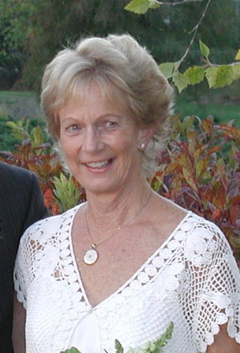 Lynn Hunter Photo 26