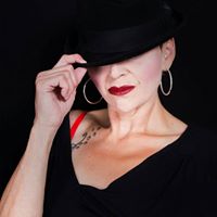 Terri Mendez Photo 5